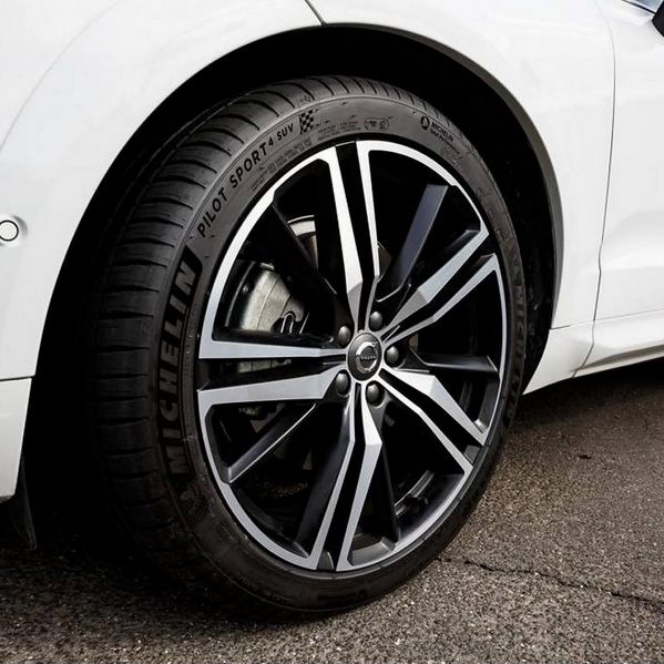 Легковая шина Michelin Pilot Sport 4 SUV 225/60 R18 100V