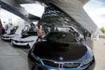 BMW начали продажи первого спорткара с лазерными фарами