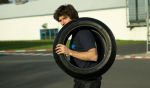 Известный мотогонщик получил именные шины